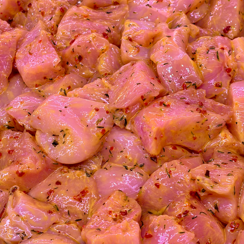 CUBES DE FILET DE POULET MARINADE THYM CITRON - 250g - Boucherie Sologne Frais
