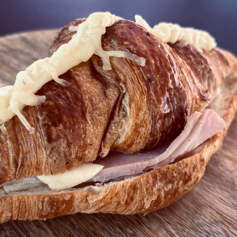 CROISSANT AU JAMBON ET AU FROMAGE - 150g - Boucherie Sologne Frais